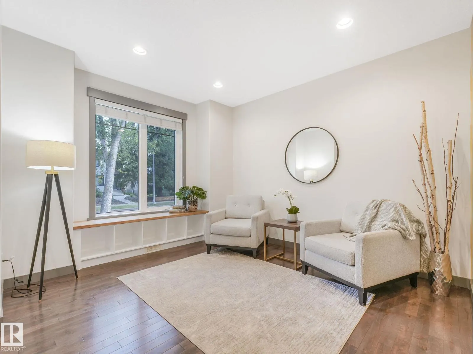 7941 83 AV NW