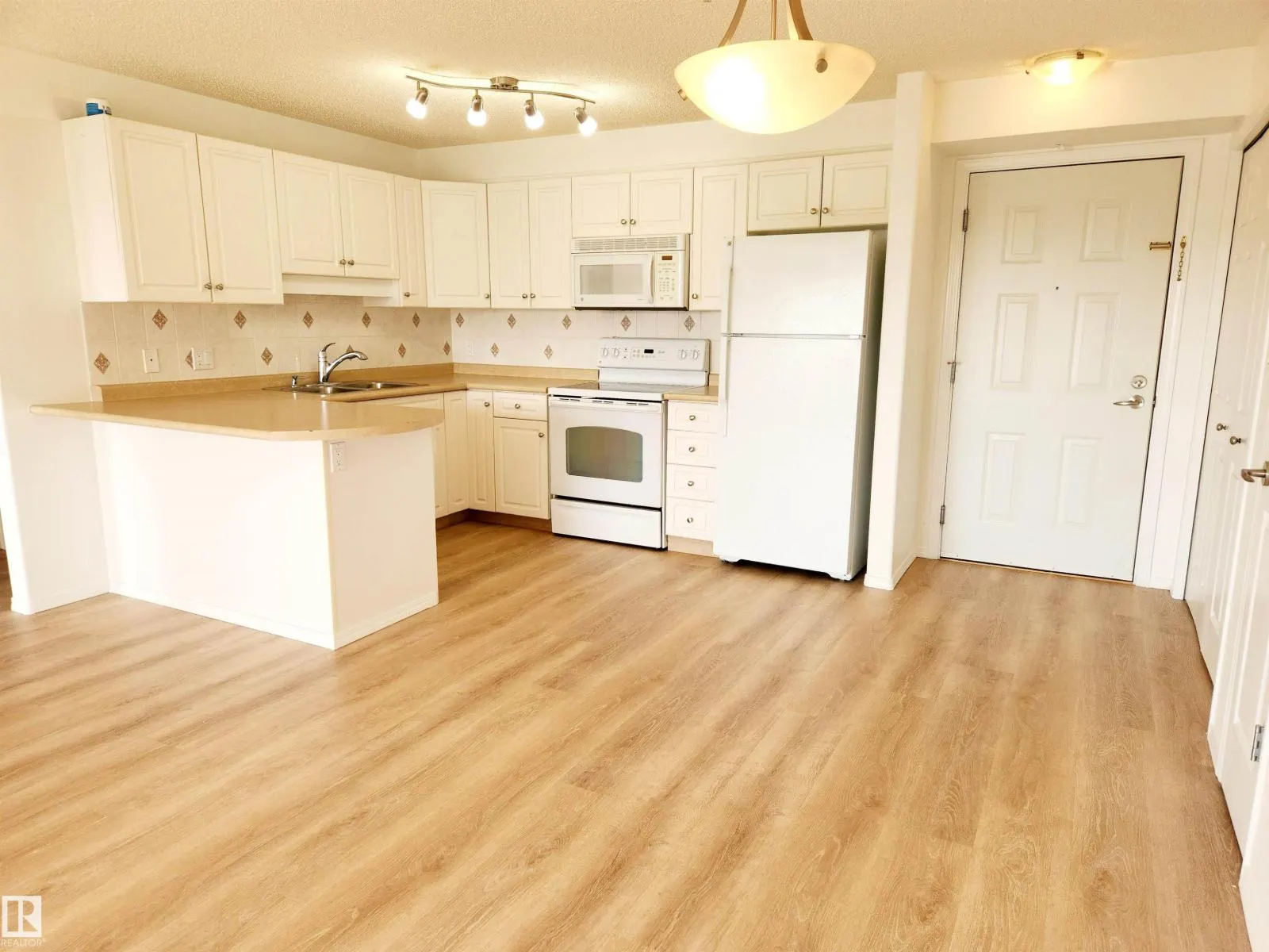 #305 13635 34 ST NW
