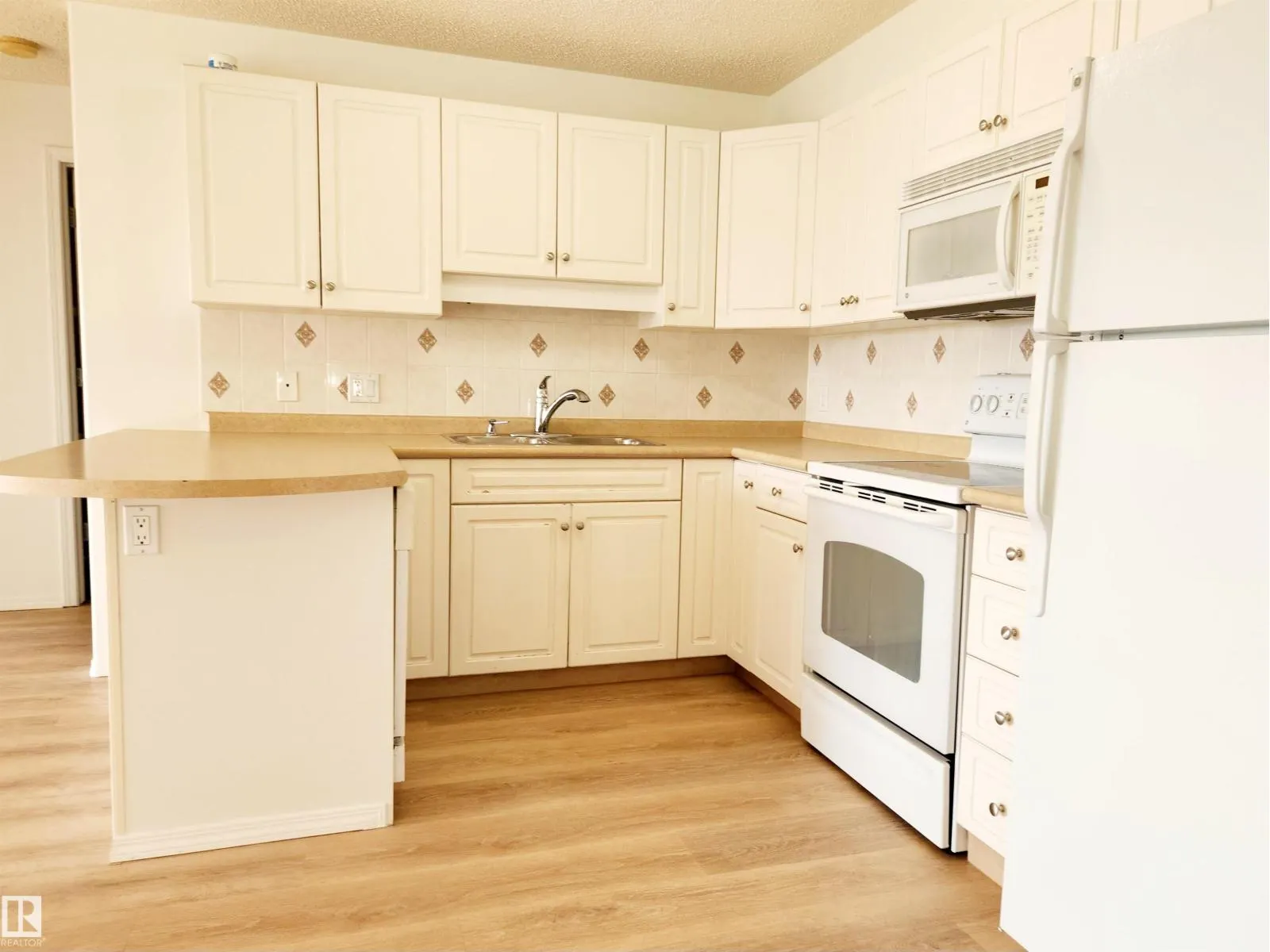 #305 13635 34 ST NW