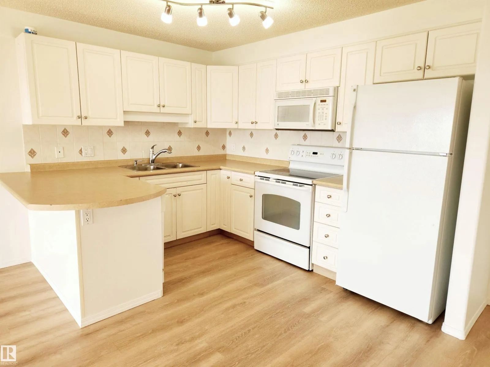 #305 13635 34 ST NW