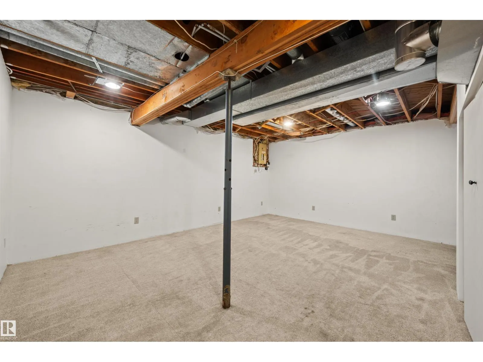 47 VENTNOR PL