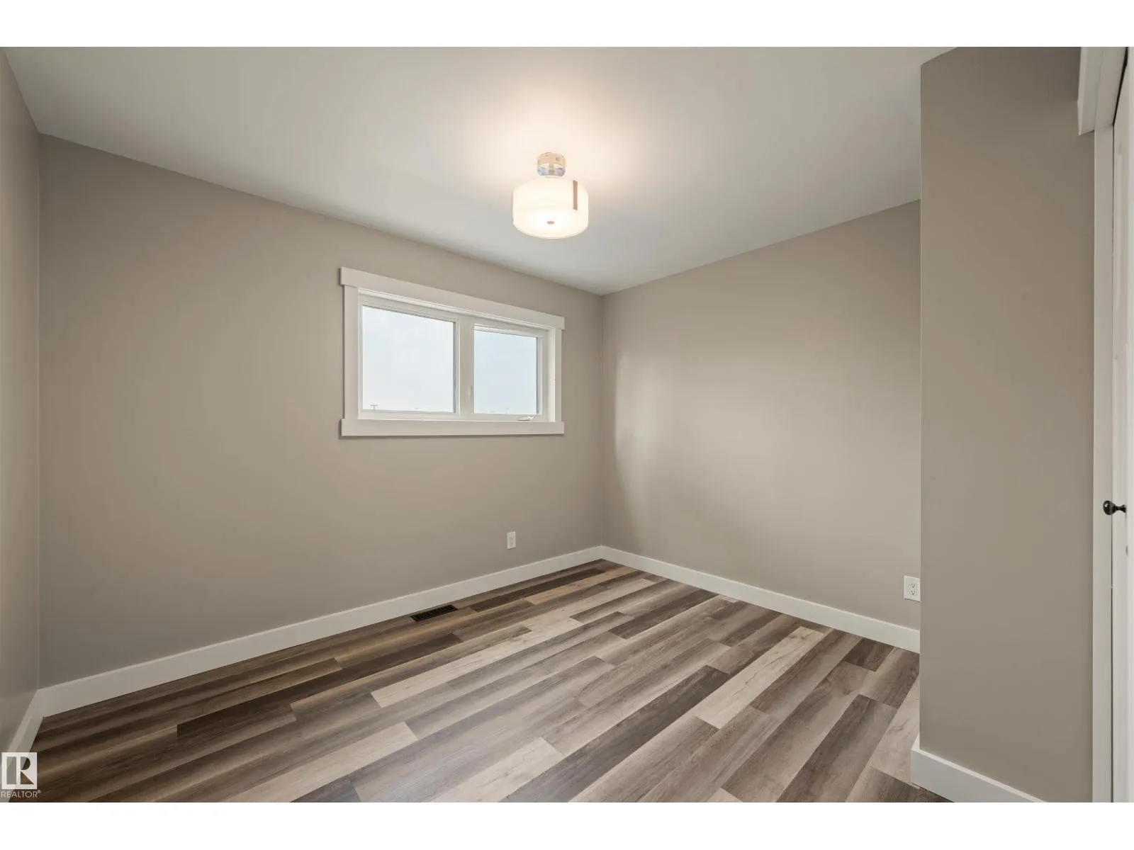47 VENTNOR PL