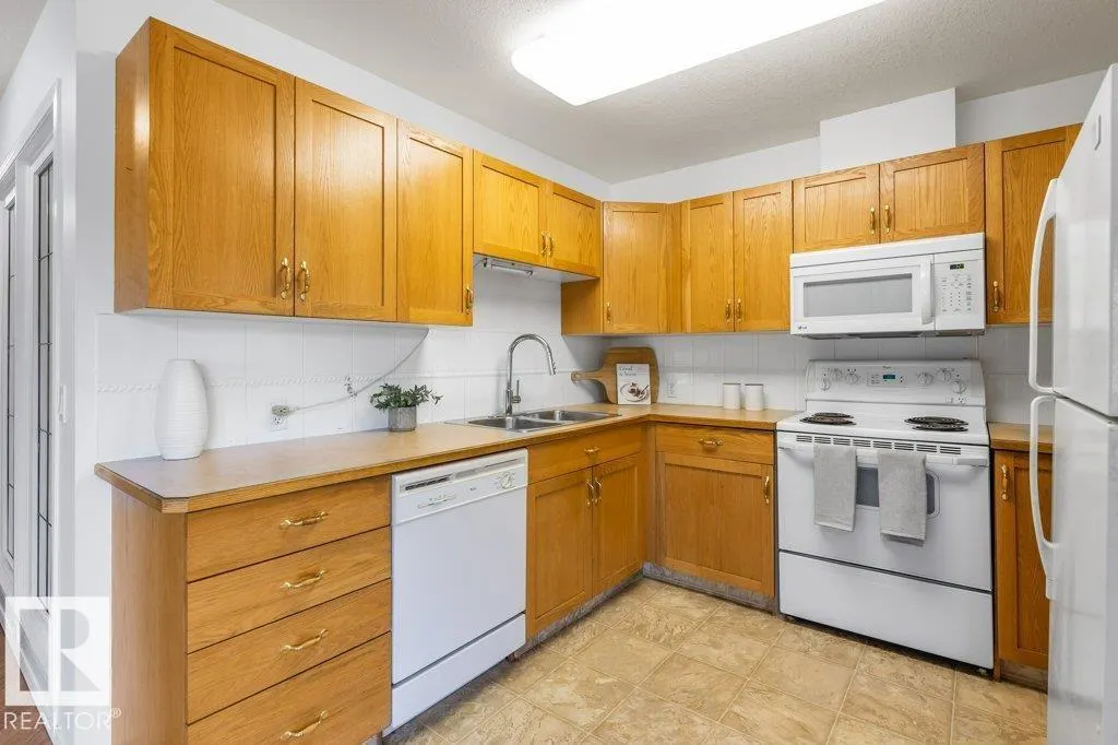 #210 78 MCKENNEY AV
