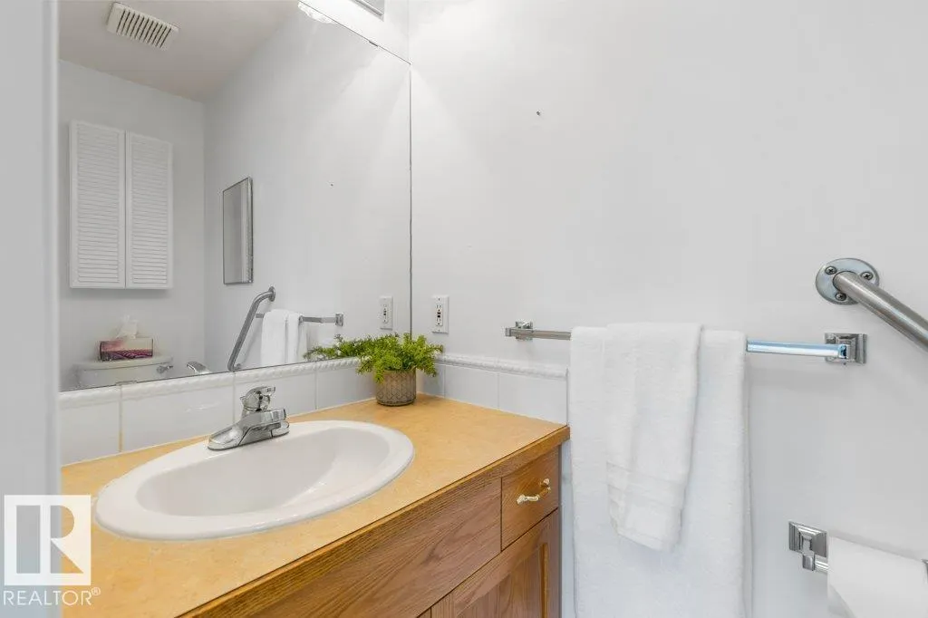 #210 78 MCKENNEY AV