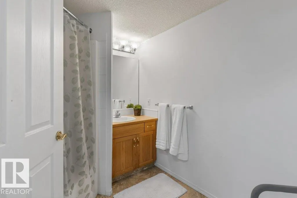 #210 78 MCKENNEY AV