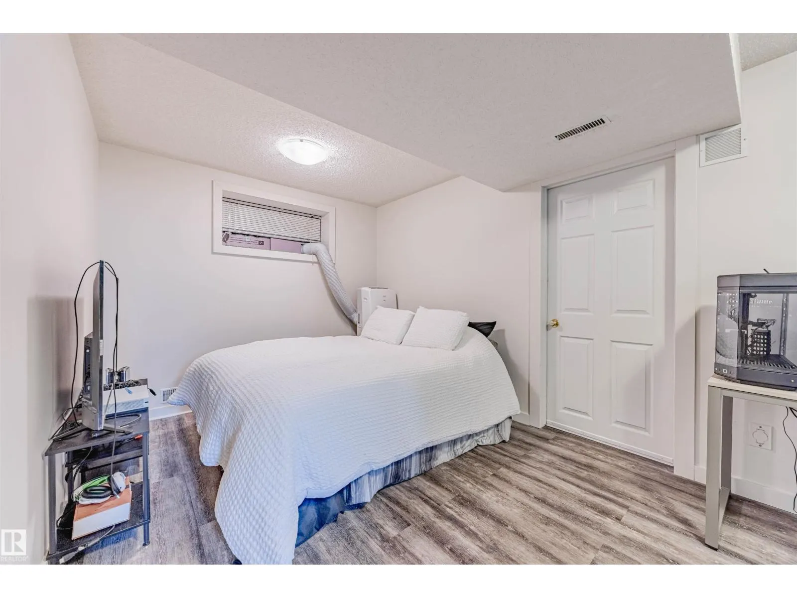 17622 96 AV NW