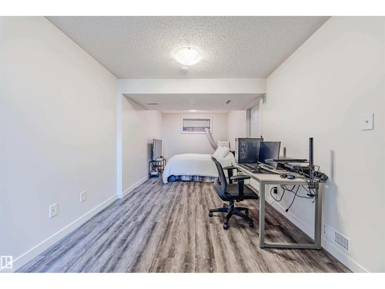 17622 96 AV NW