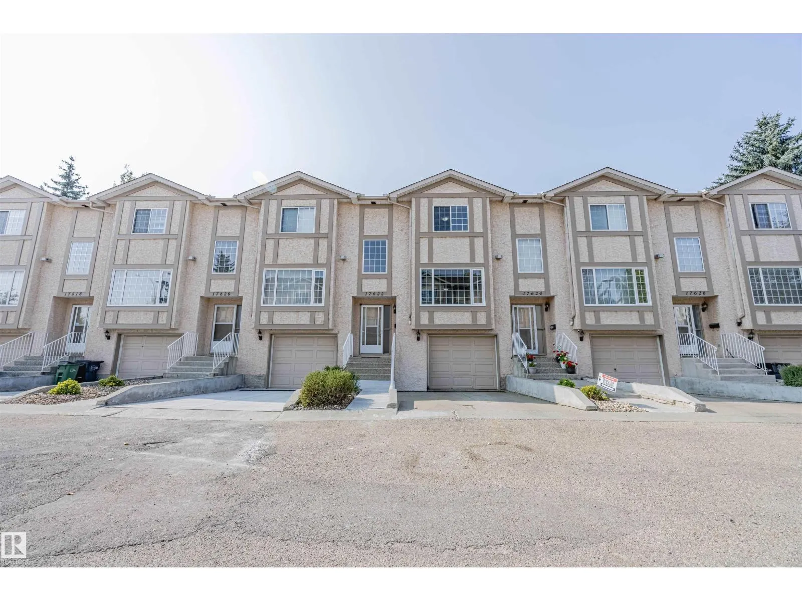 17622 96 AV NW