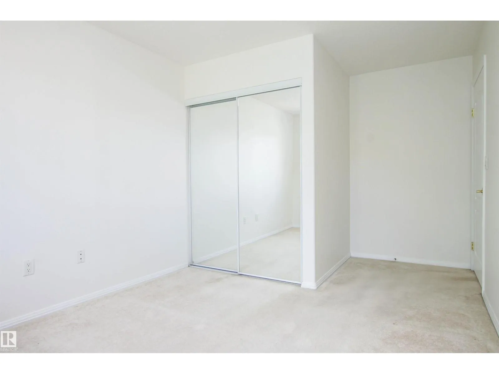 8912 156 ST NW