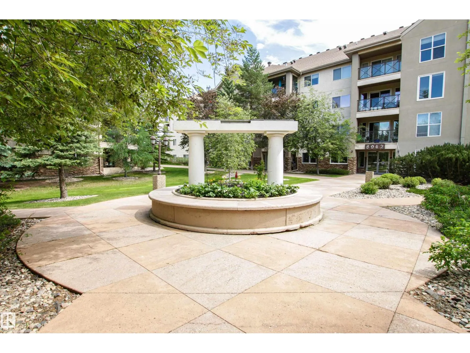 8912 156 ST NW