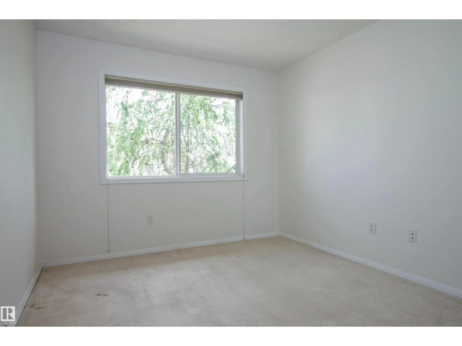 8912 156 ST NW