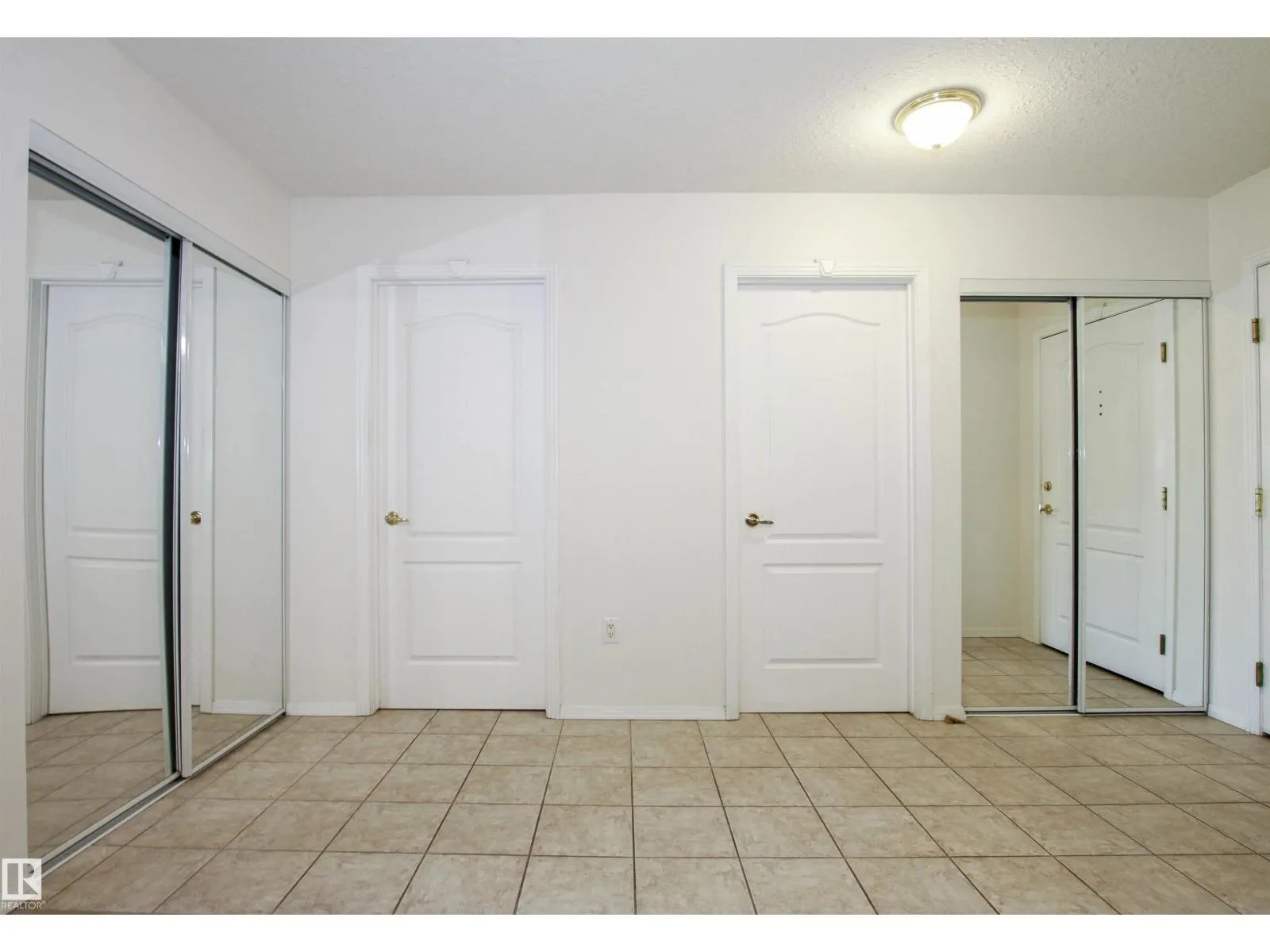 8912 156 ST NW