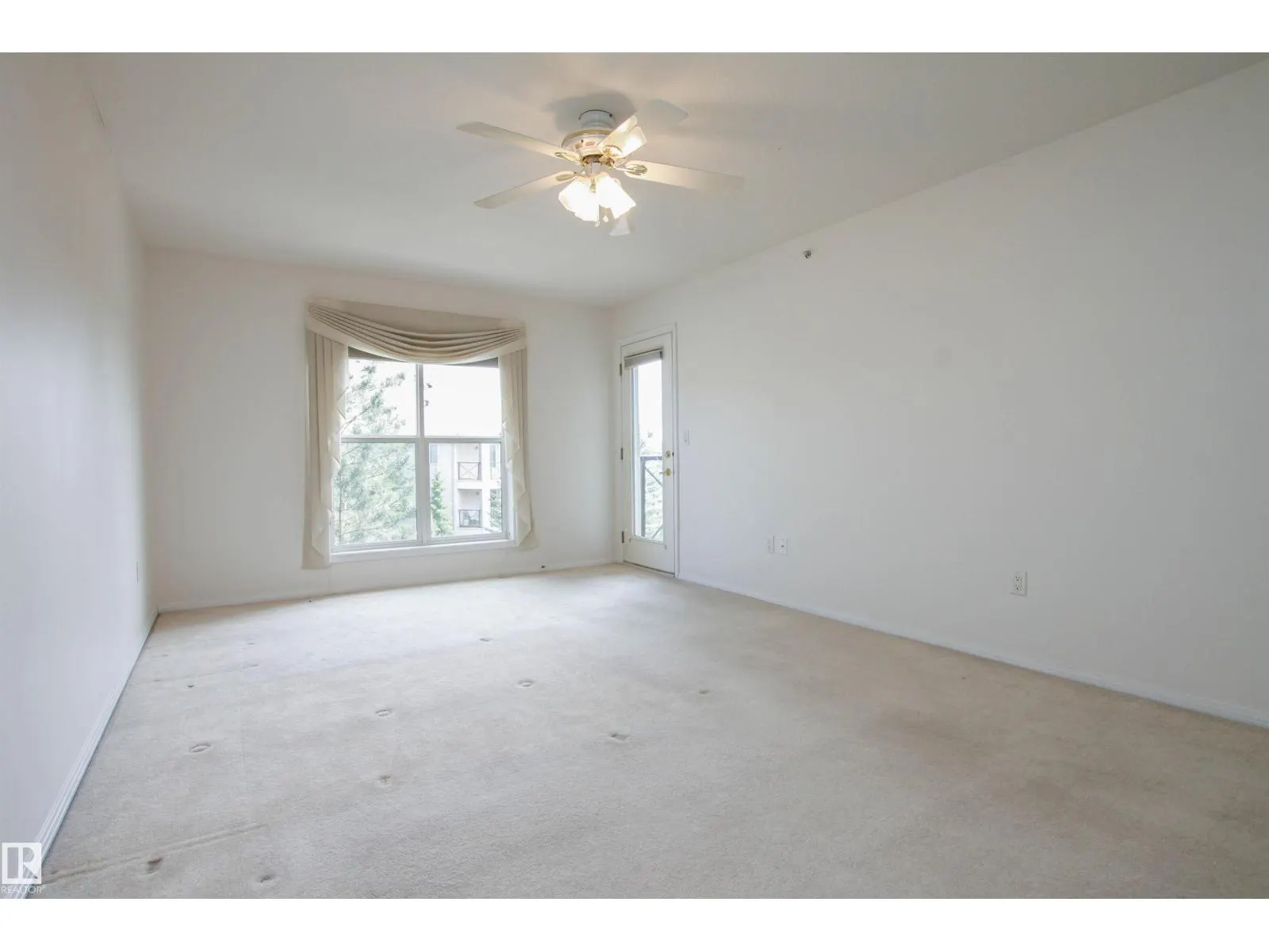 8912 156 ST NW