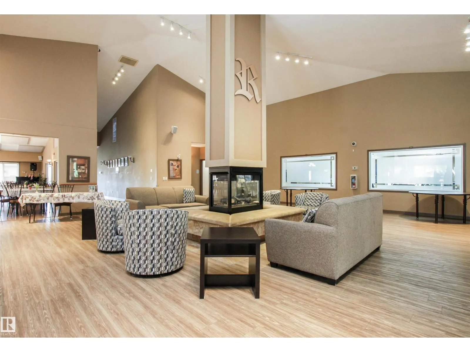 8912 156 ST NW