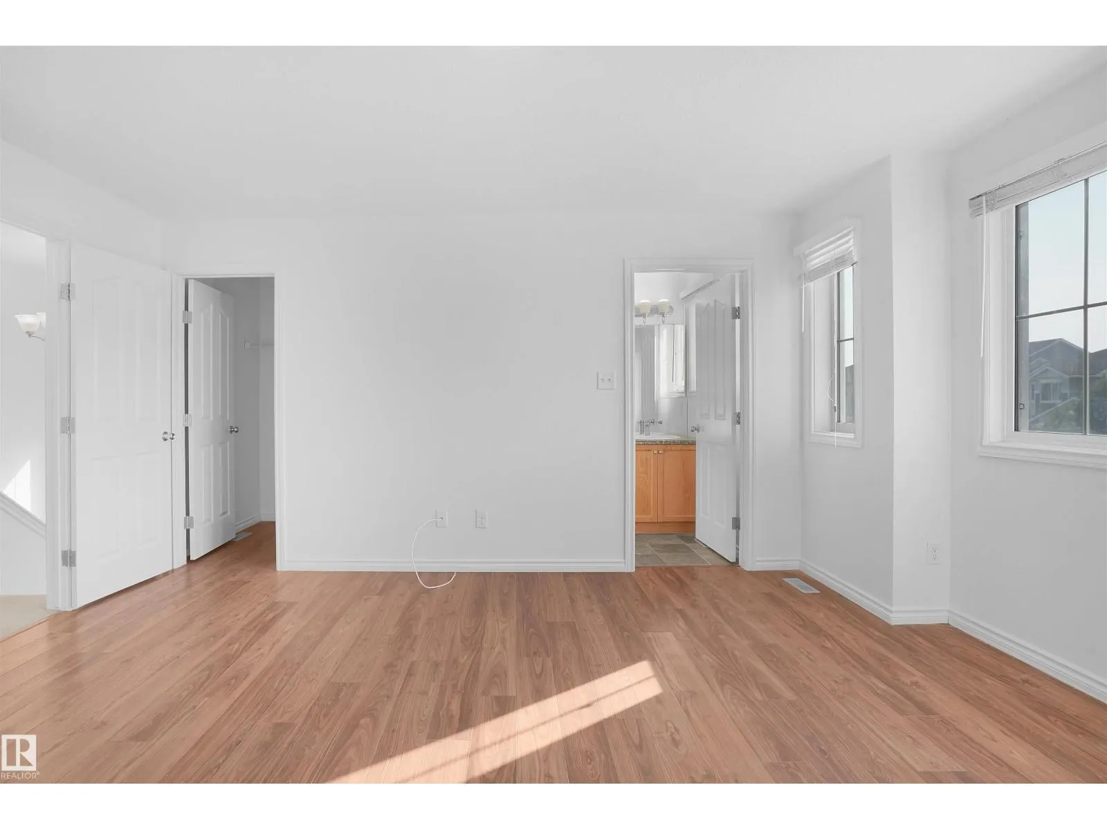 1813 28 ST NW
