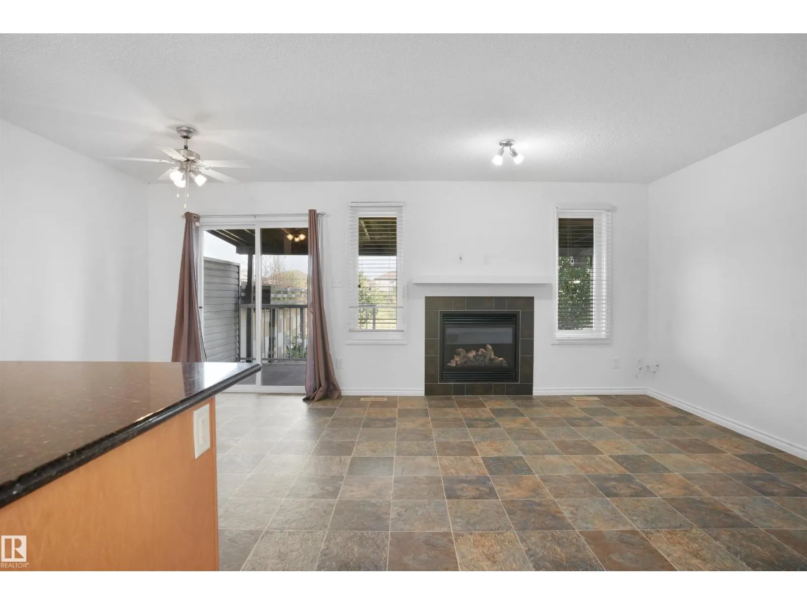 1813 28 ST NW