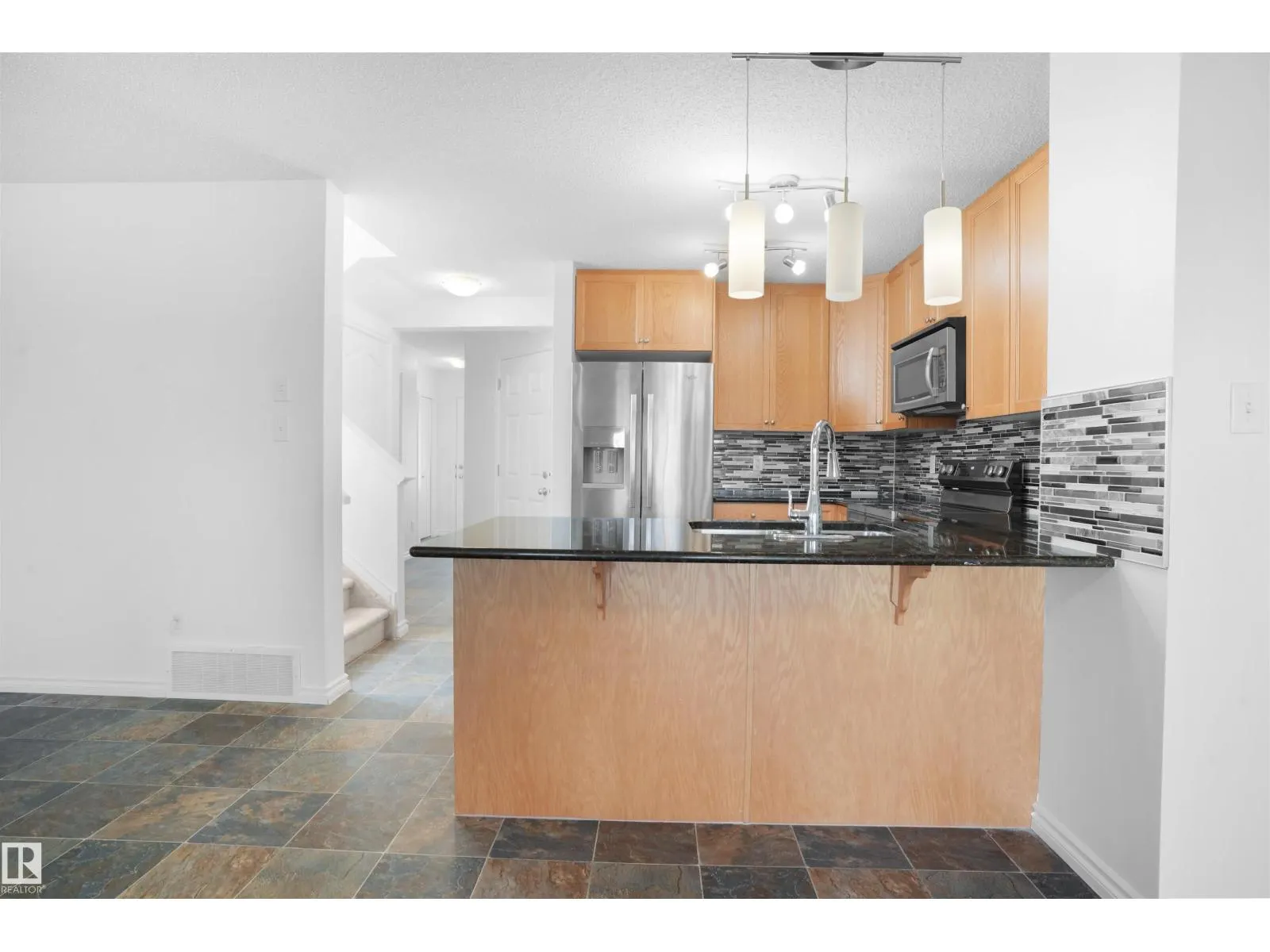 1813 28 ST NW