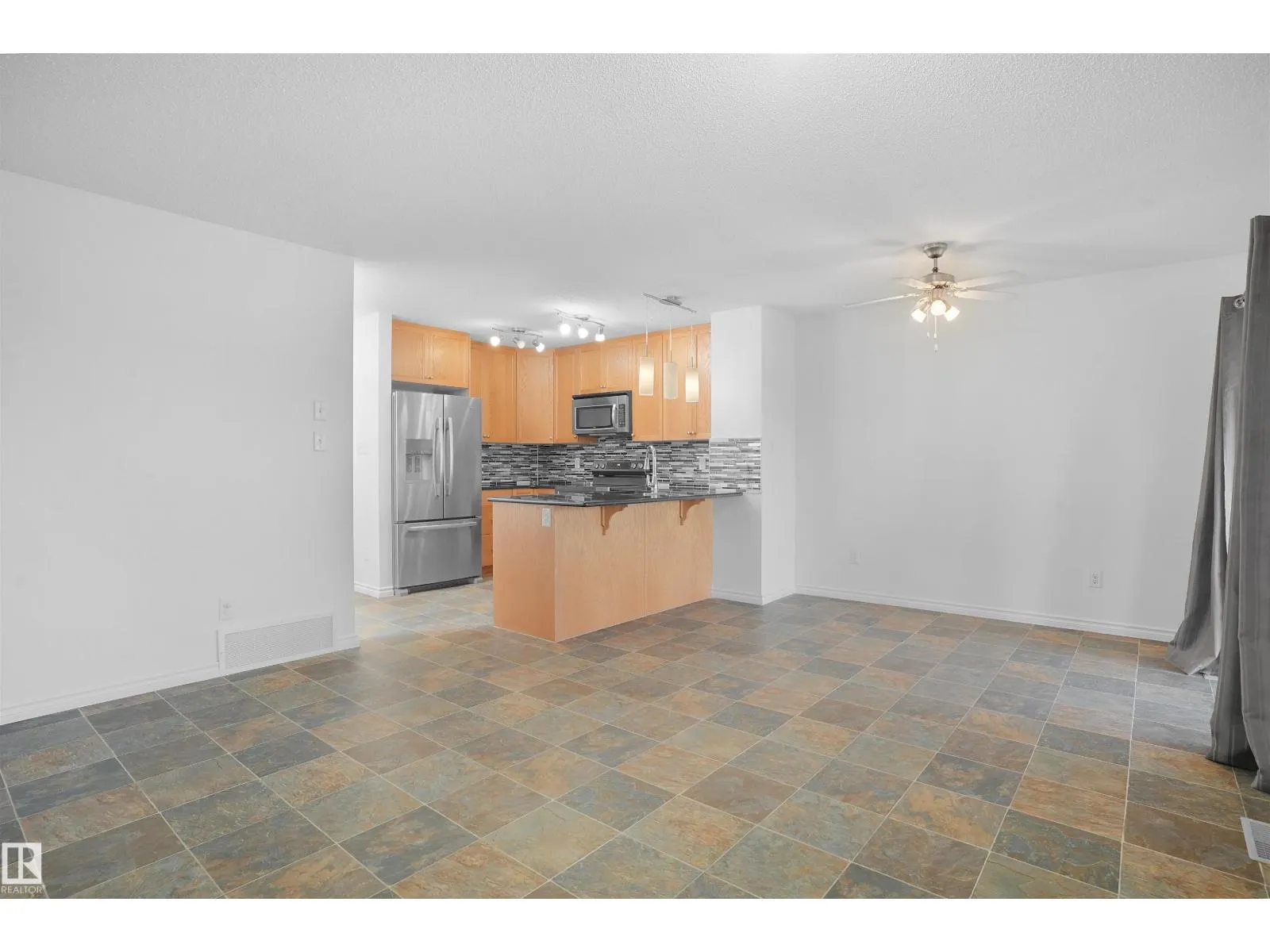 1813 28 ST NW