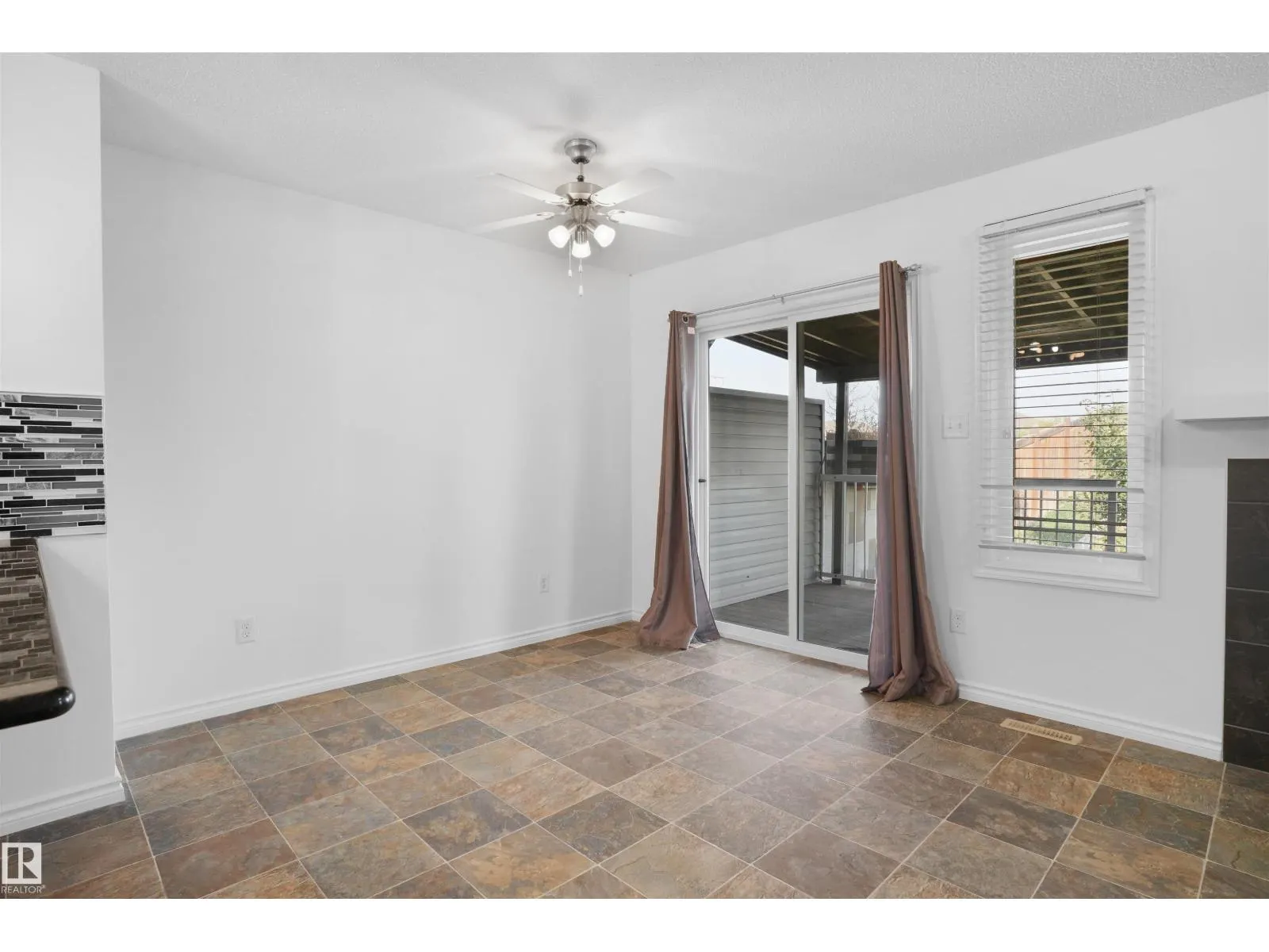 1813 28 ST NW