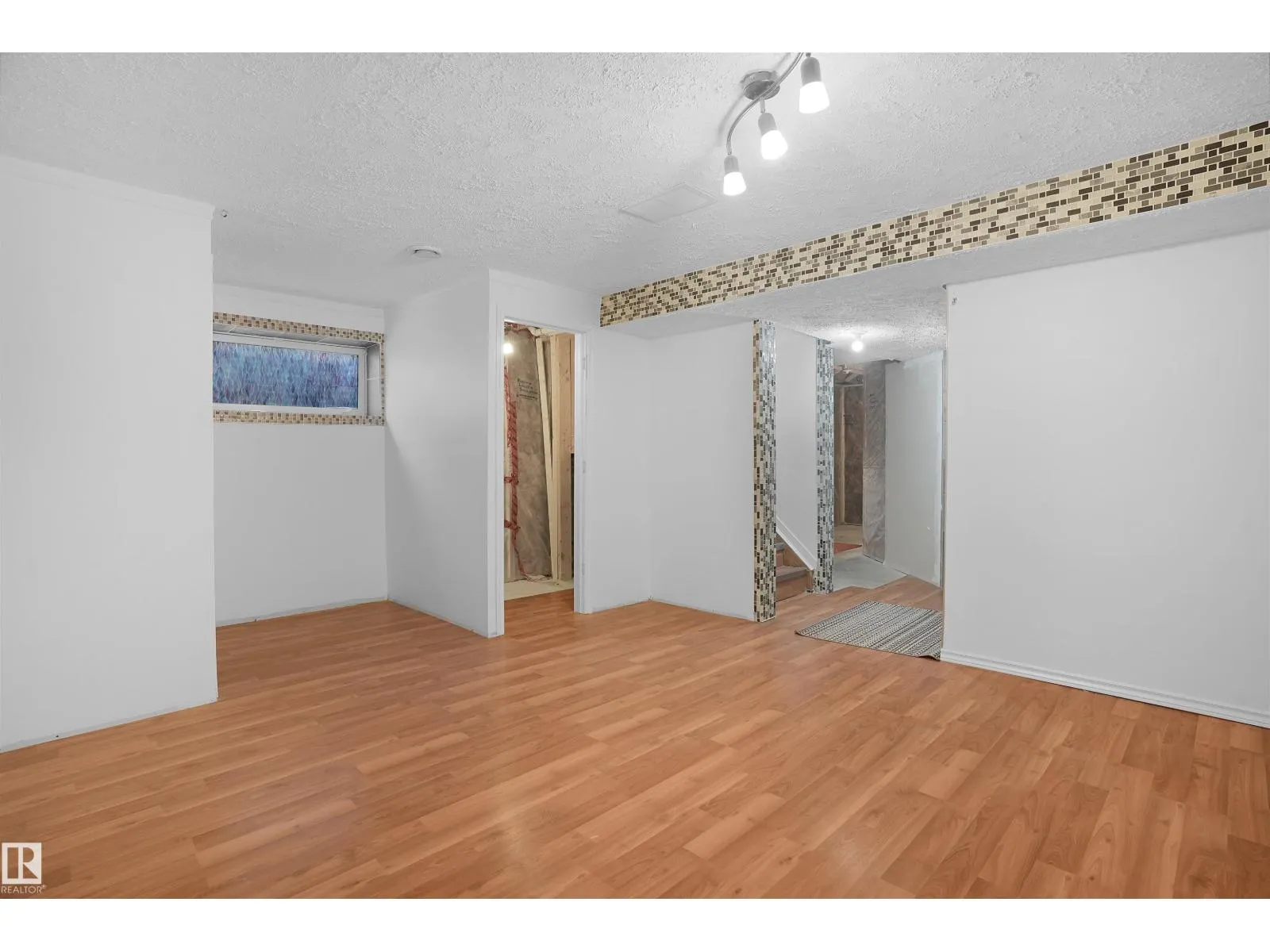 1813 28 ST NW