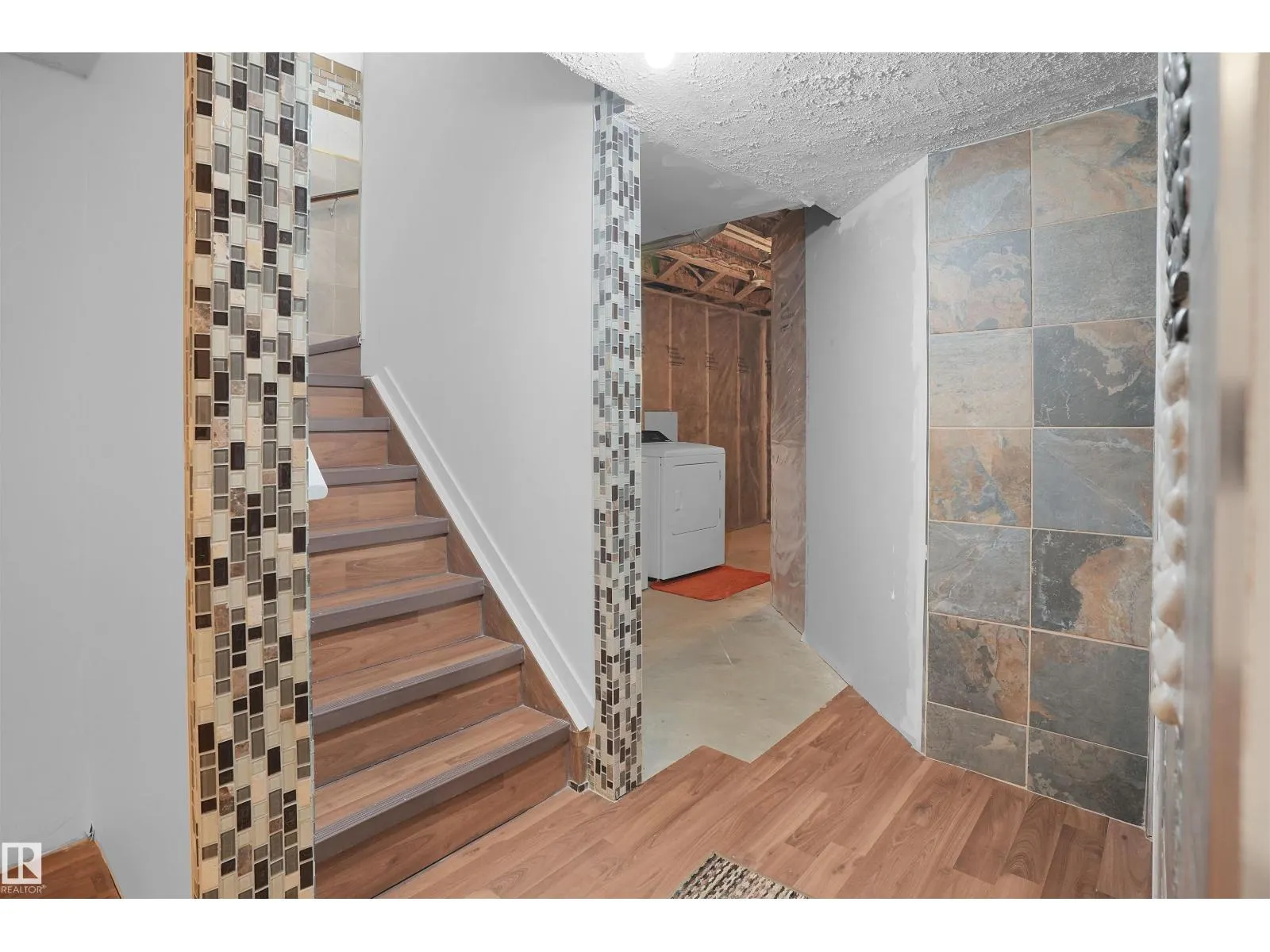 1813 28 ST NW