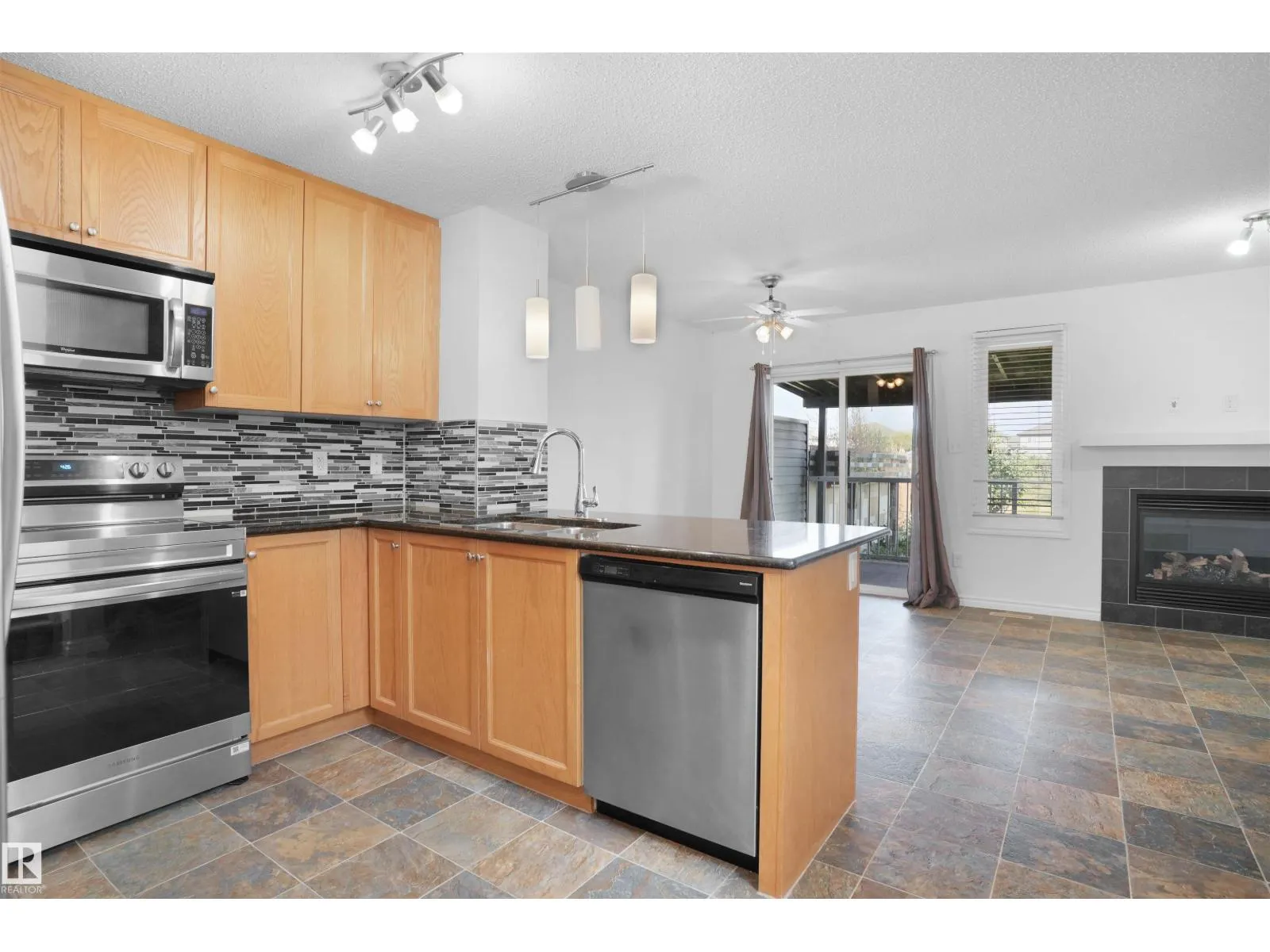 1813 28 ST NW