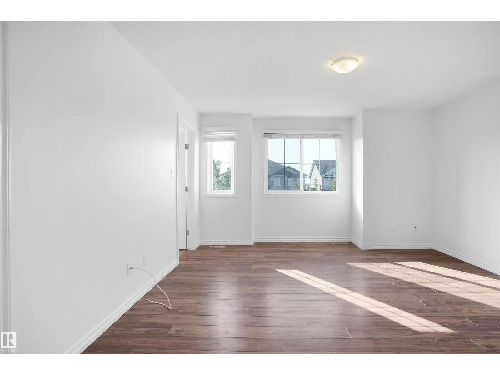1813 28 ST NW
