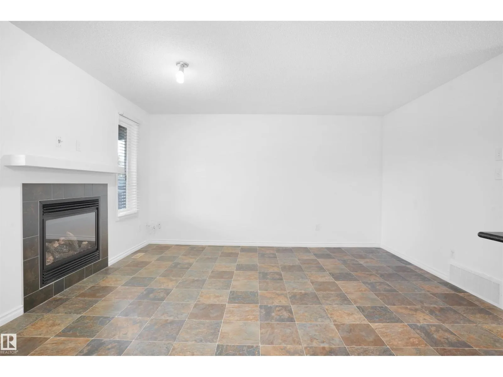 1813 28 ST NW