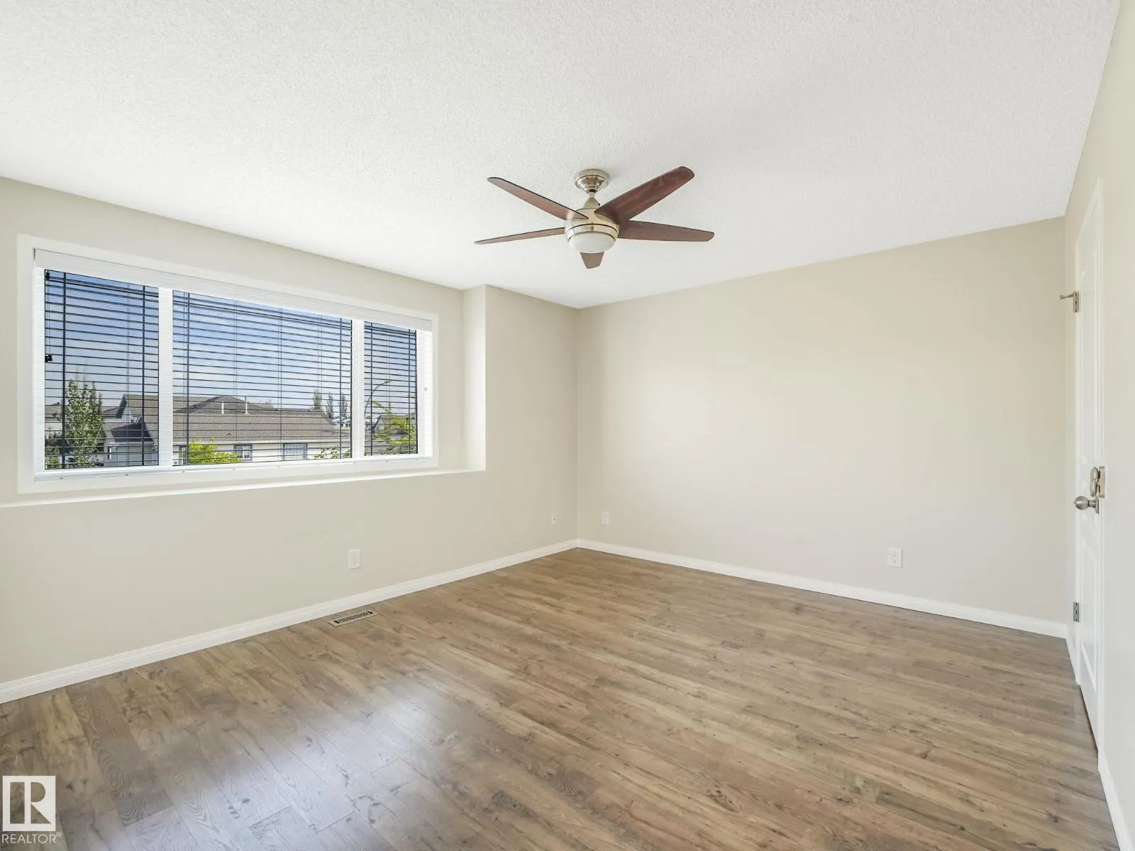 250 KLARVATTEN RD NW