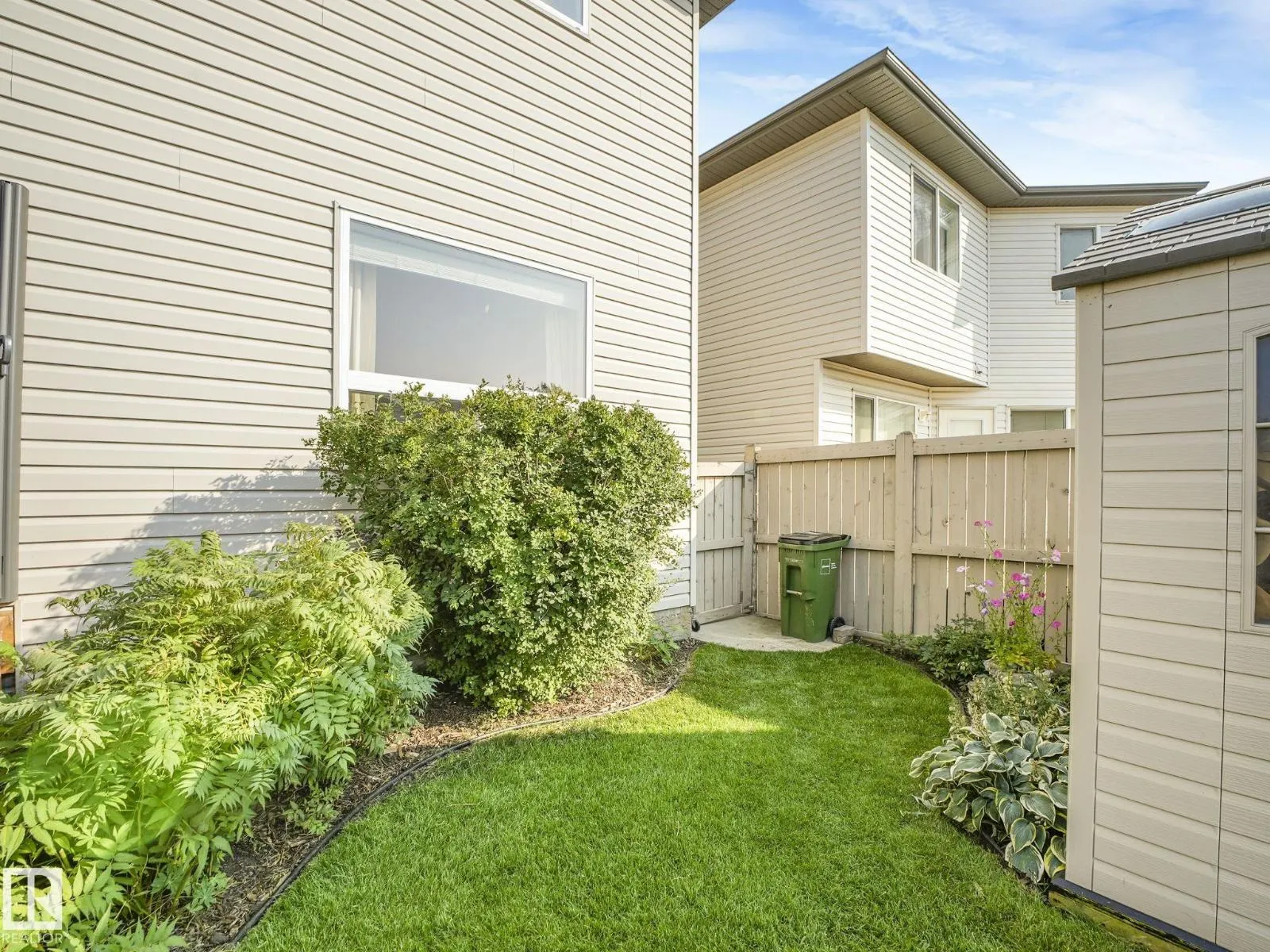 250 KLARVATTEN RD NW
