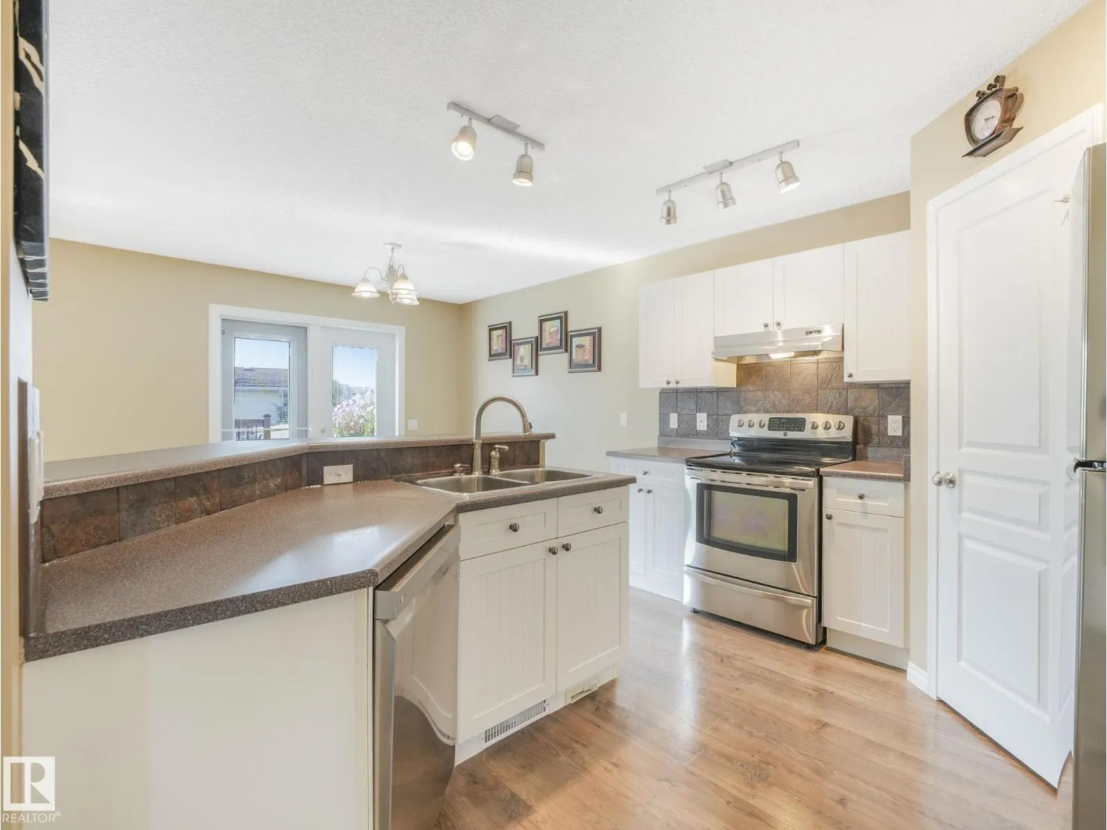 250 KLARVATTEN RD NW