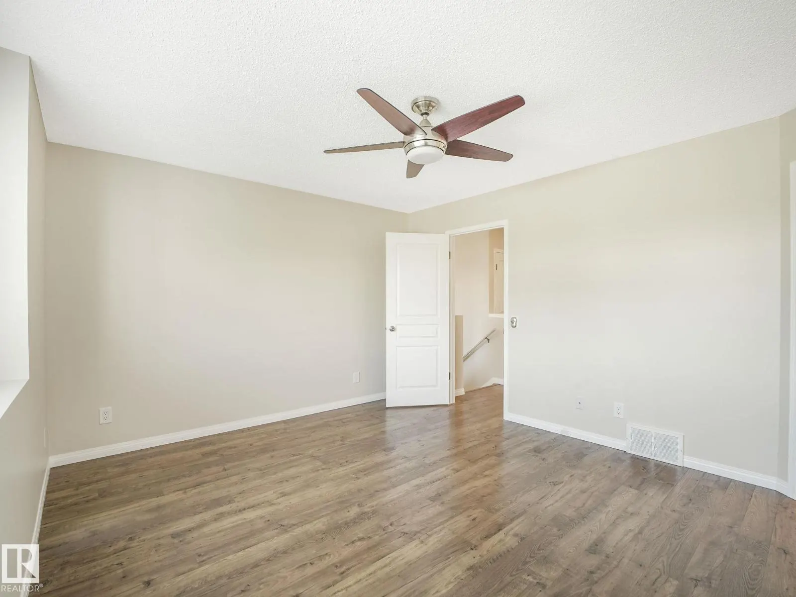 250 KLARVATTEN RD NW