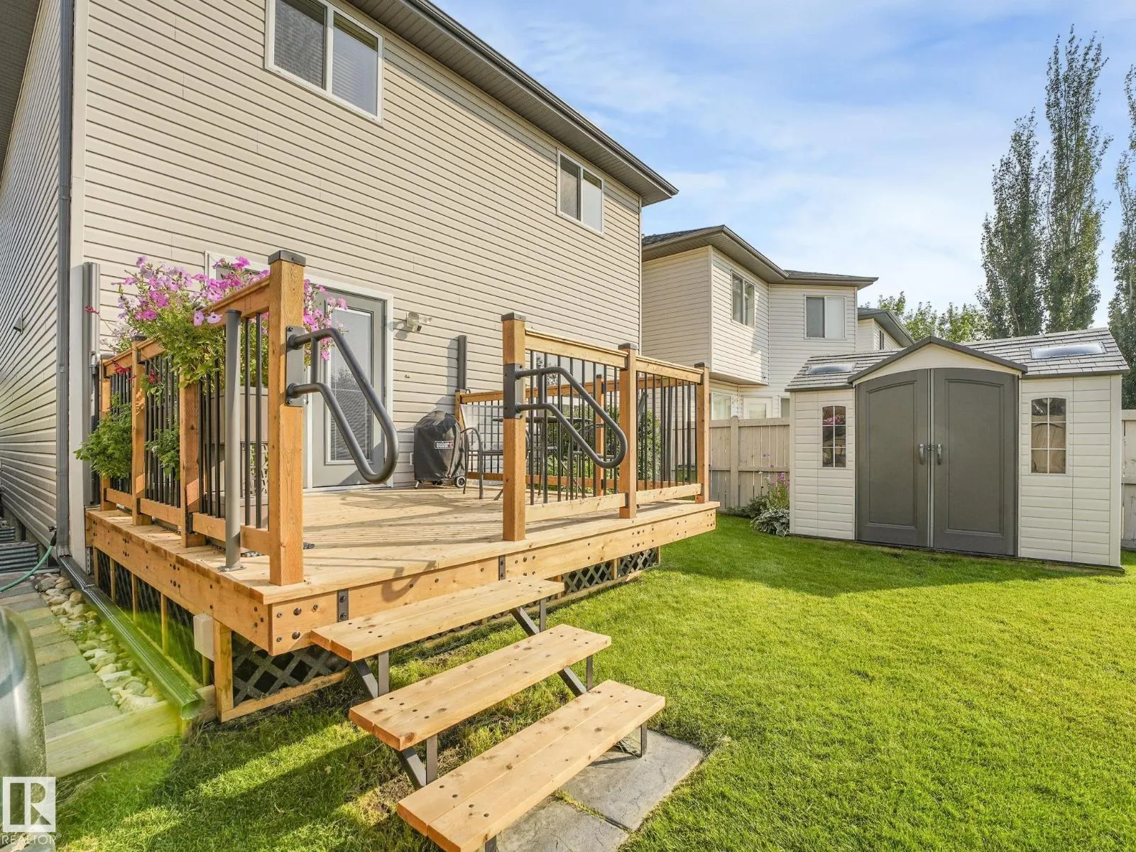 250 KLARVATTEN RD NW