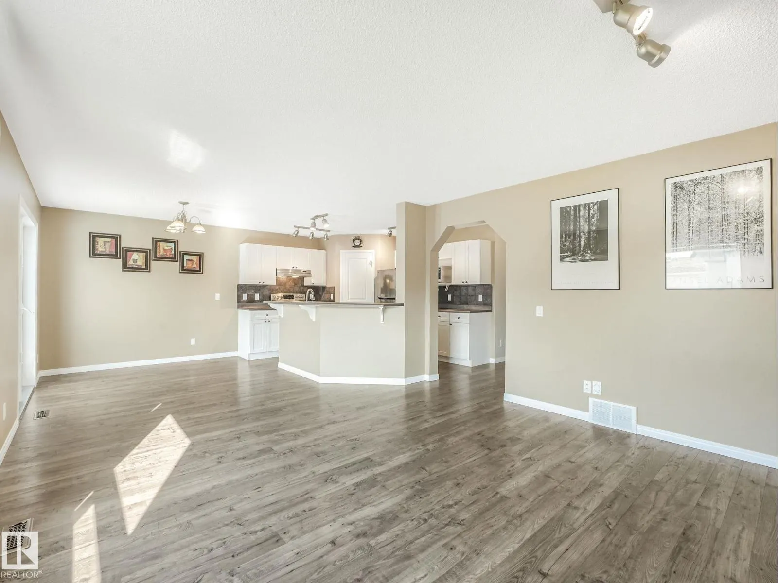 250 KLARVATTEN RD NW