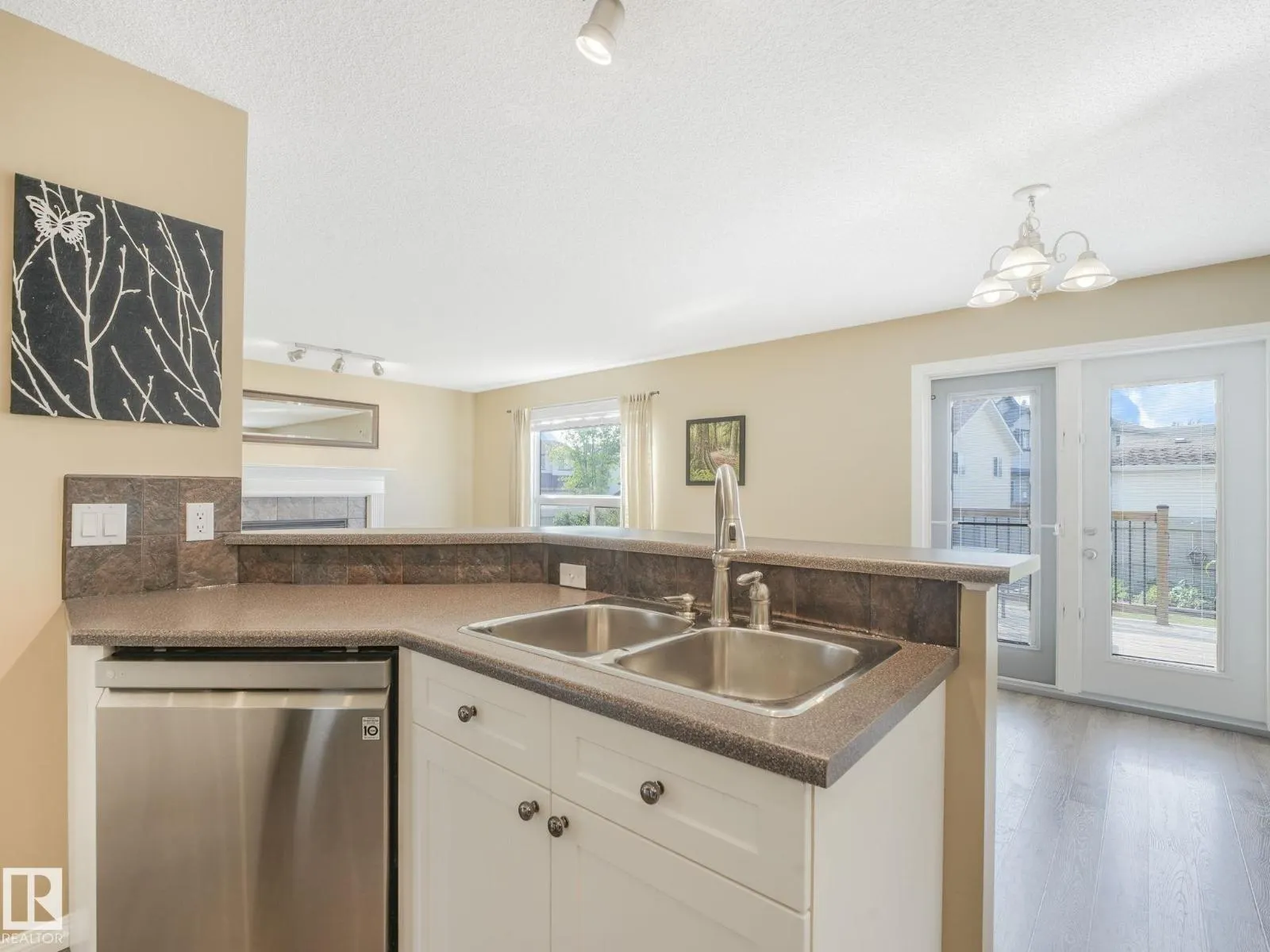 250 KLARVATTEN RD NW