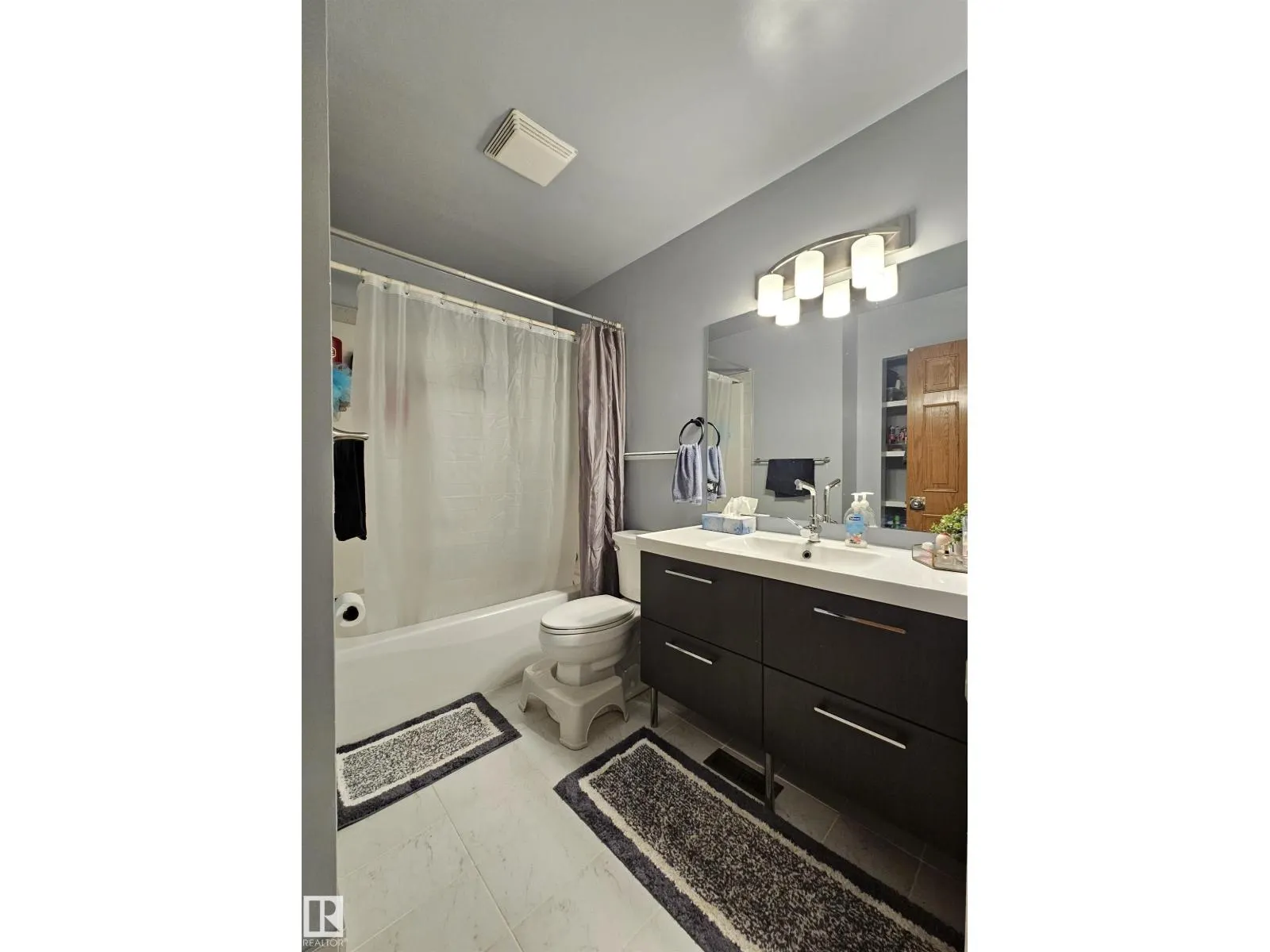18277 84 AV NW