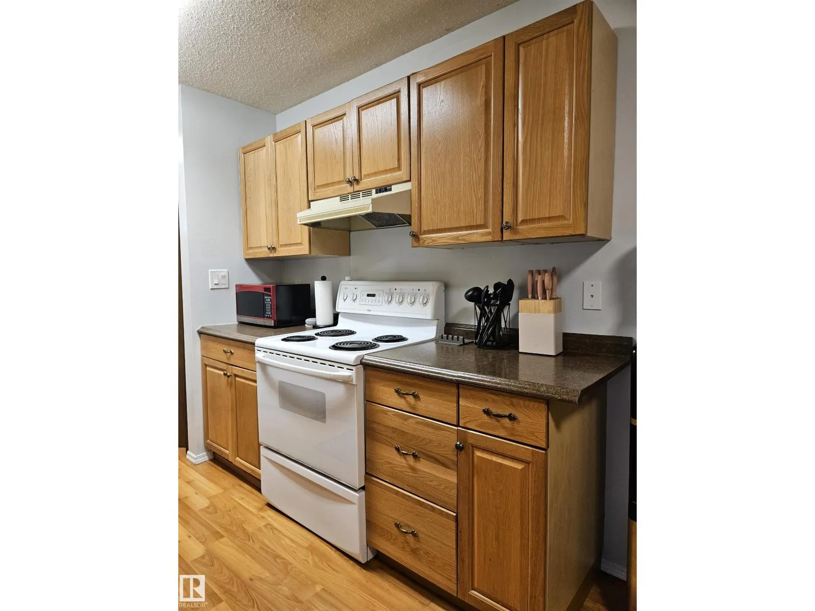 18277 84 AV NW