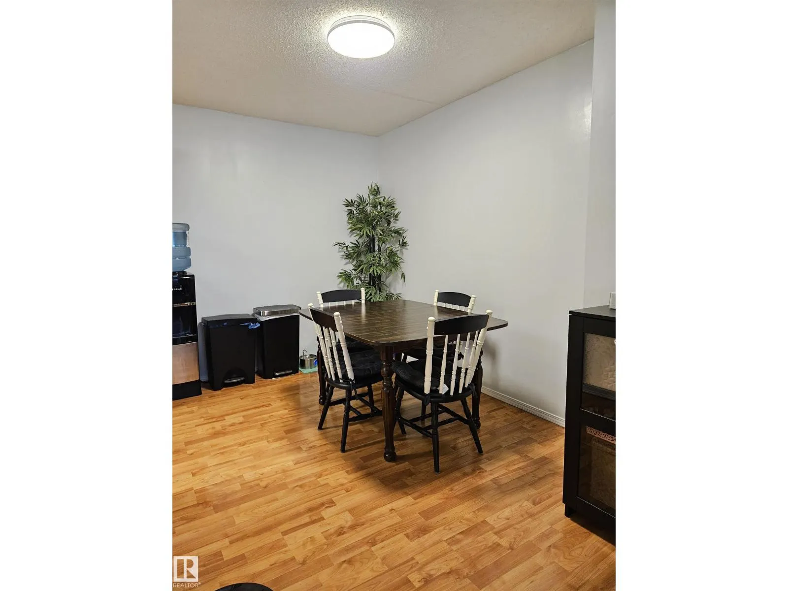 18277 84 AV NW