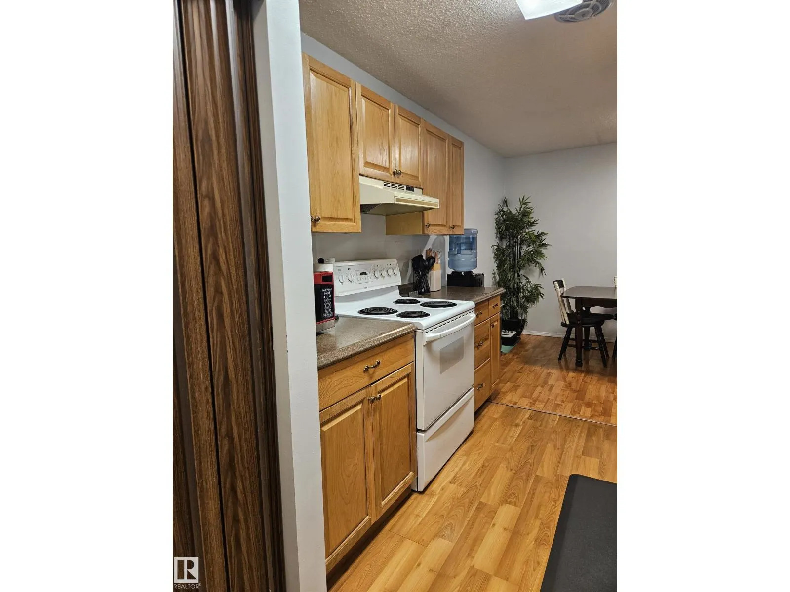 18277 84 AV NW