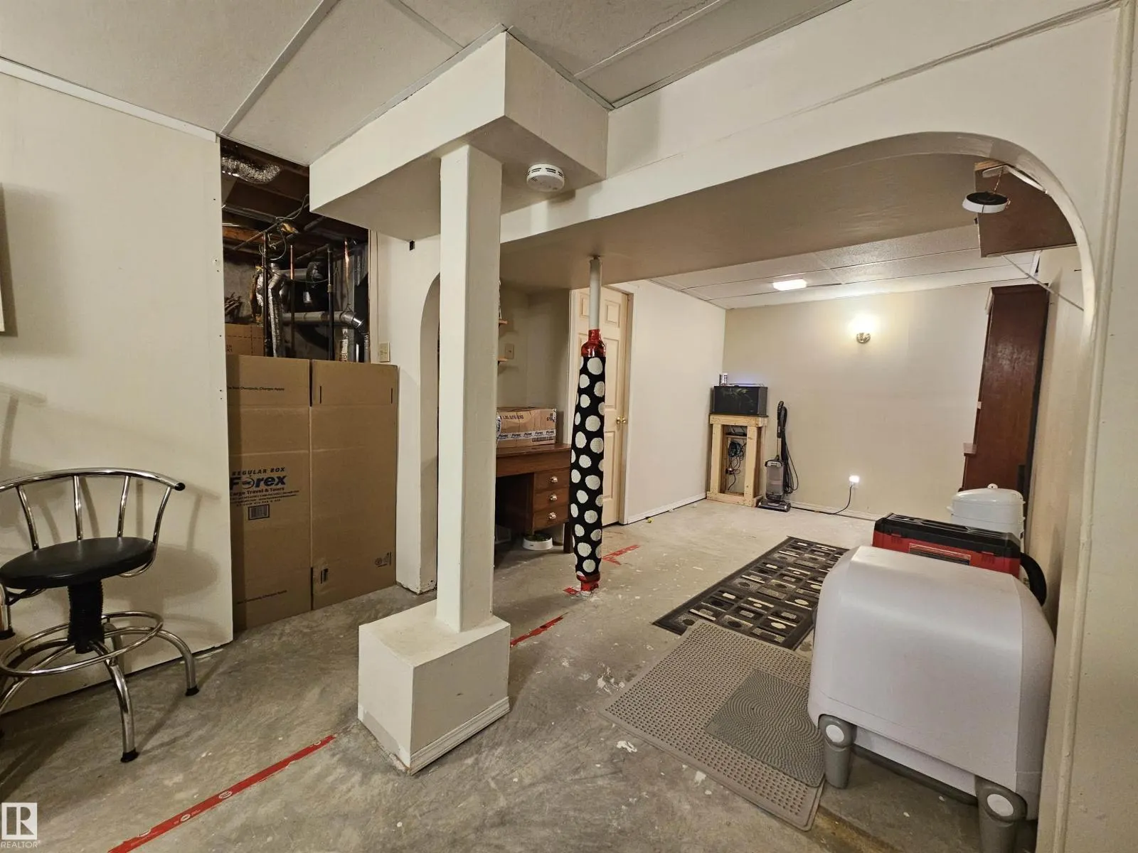 18277 84 AV NW