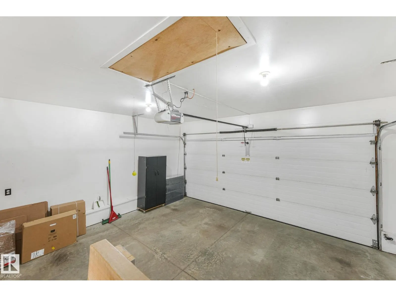 12812 146 AV NW