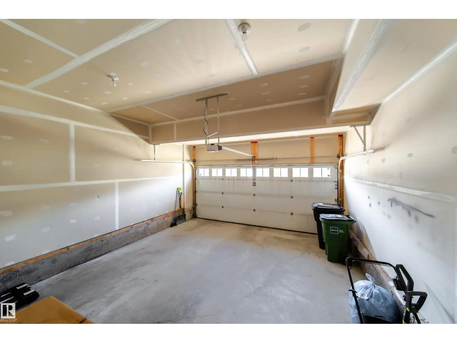 1107 33A ST NW
