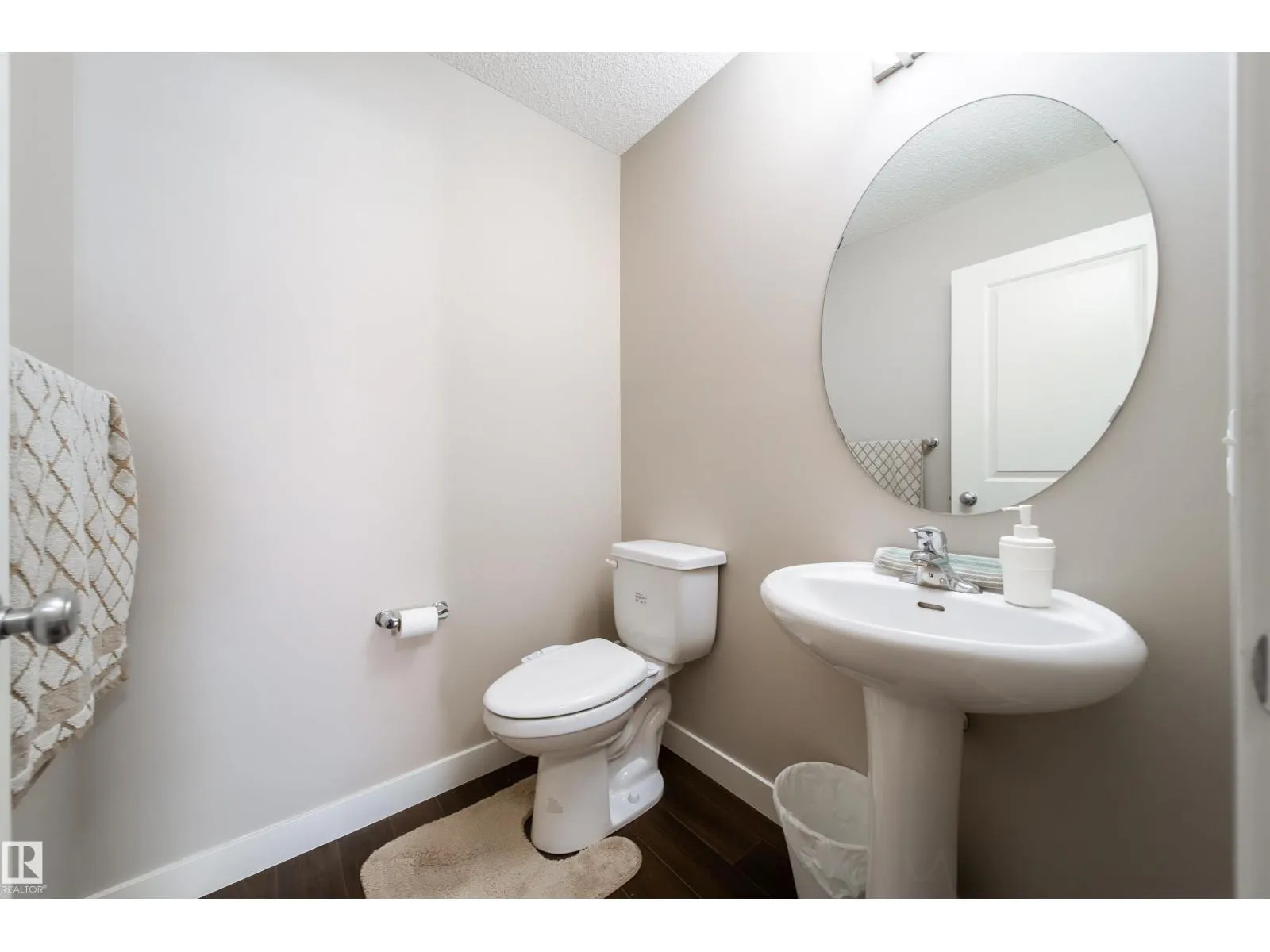1107 33A ST NW