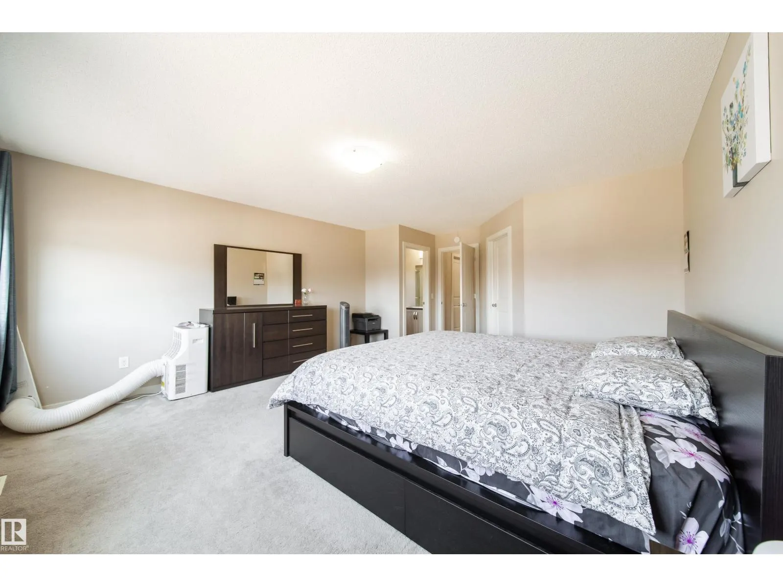 1107 33A ST NW