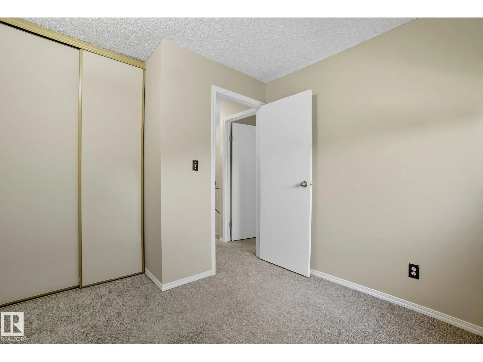 121 KIRKWOOD WY NW