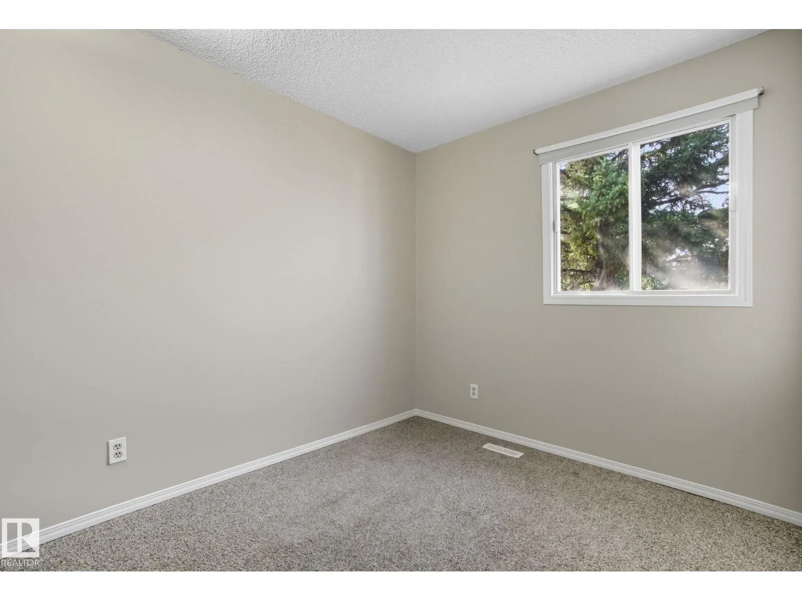 121 KIRKWOOD WY NW