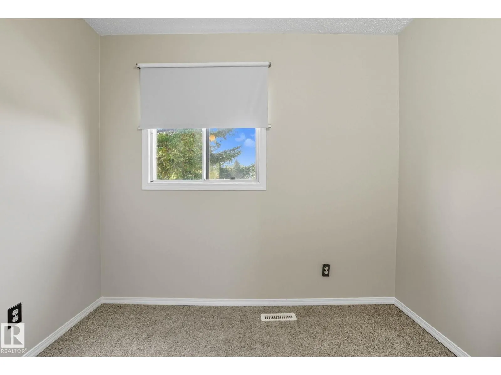 121 KIRKWOOD WY NW