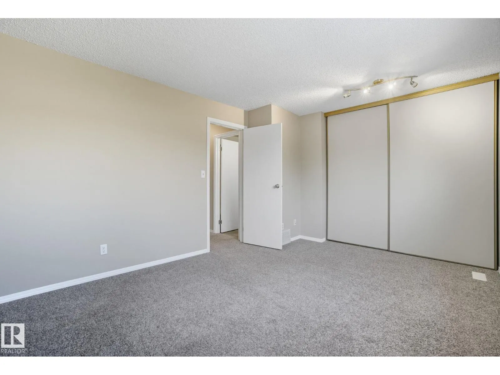 121 KIRKWOOD WY NW