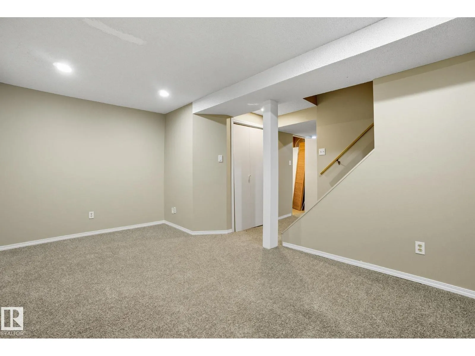 121 KIRKWOOD WY NW