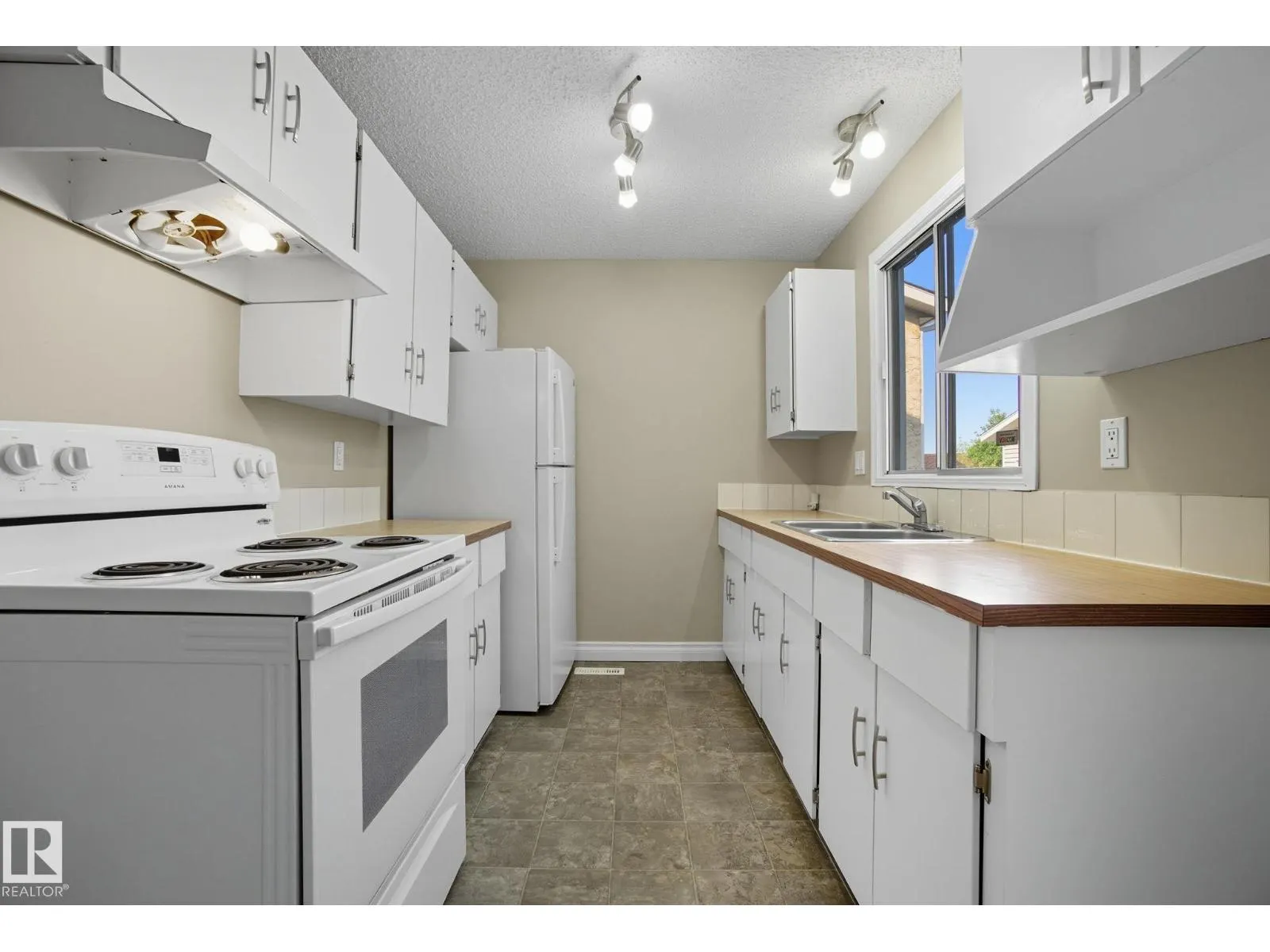 121 KIRKWOOD WY NW